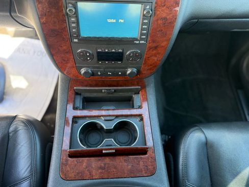 Used 2011 Chevrolet Avalanche LTZ image 23