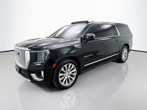 Used 2023 GMC Yukon XL Denali w/ Denali Reserve Package image 3