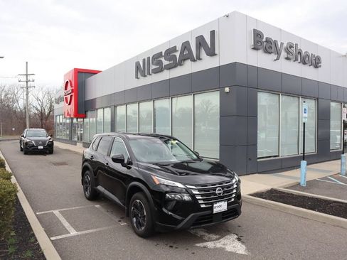 Certified 2025 Nissan Rogue SV AWD/4WD image 2