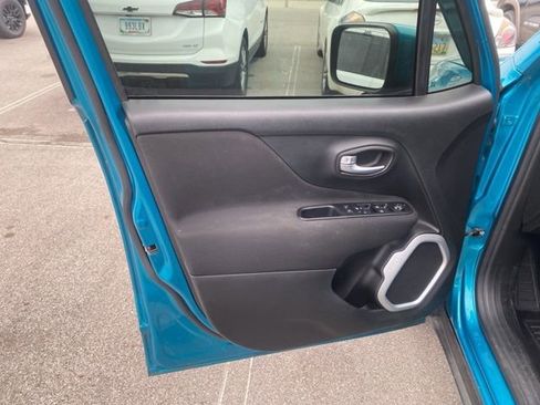 Used 2019 Jeep Renegade Latitude w/ Cold Weather Group image 11