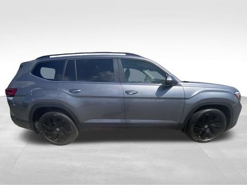 Used 2025 Volkswagen Atlas SE FWD image 11