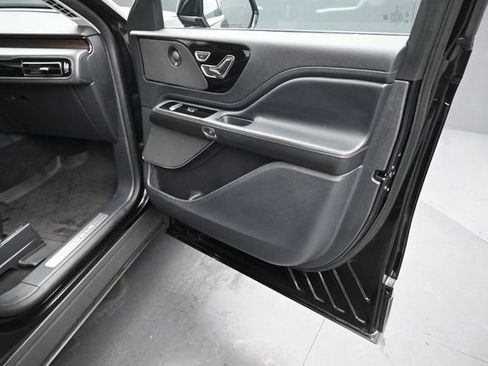 Certified 2025 Lincoln Aviator Reserve w/ Illumination Package AWD/4WD image 36