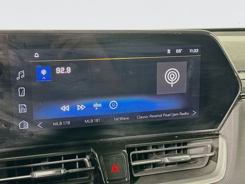 Used 2025 Chevrolet TrailBlazer LT FWD image 19