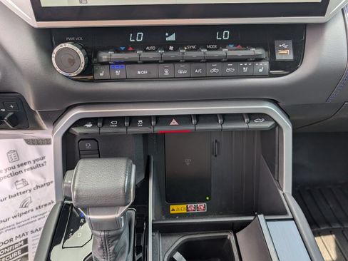 Used 2025 Toyota Tundra Platinum AWD/4WD image 18