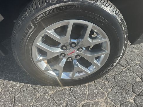 Used 2018 GMC Yukon SLE w/ SLE Value Package RWD image 9