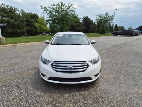 Used 2018 Ford Taurus SEL w/ Equipment Group 201A AWD/4WD image 3