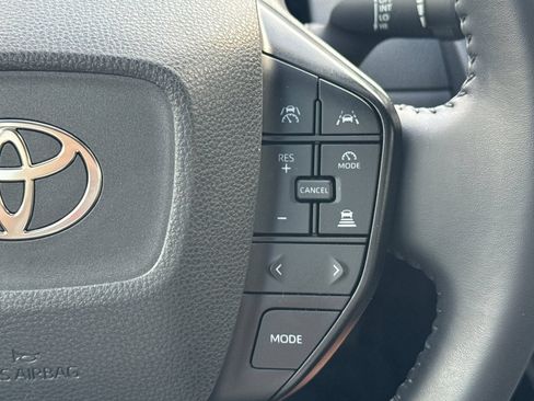 Used 2025 Toyota Prius LE FWD image 39
