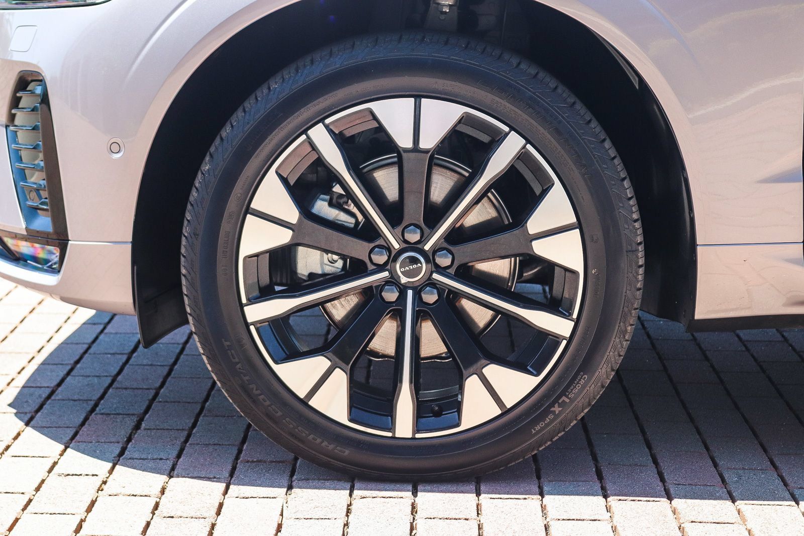 Certified 2026 Volvo XC60 B5 Plus w/ Climate Package PRO AWD/4WD image 11