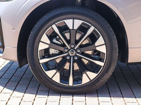 Certified 2026 Volvo XC60 B5 Plus w/ Climate Package PRO AWD/4WD image 11