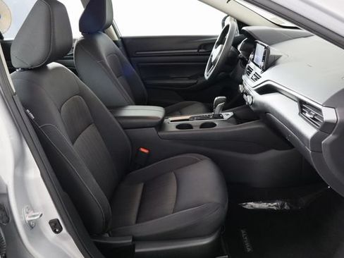 Used 2024 Nissan Altima 2.5 S FWD image 17