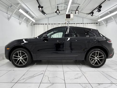 Certified 2025 Porsche Macan image 2