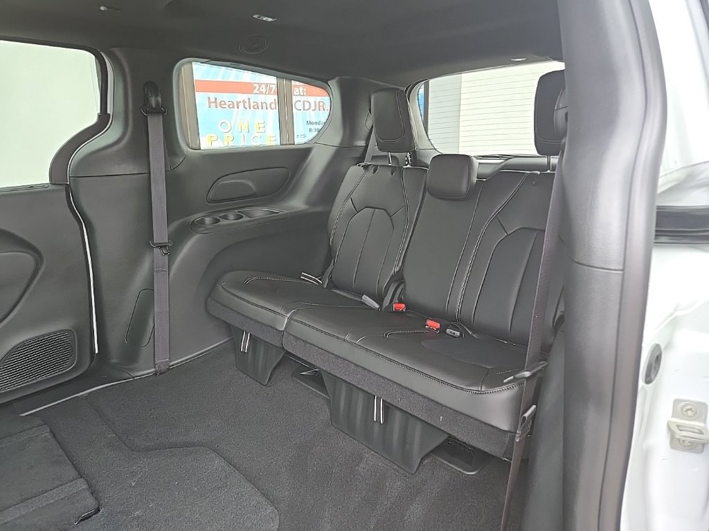 New 2026 Chrysler Pacifica Select w/ S Appearance Package FWD image 92