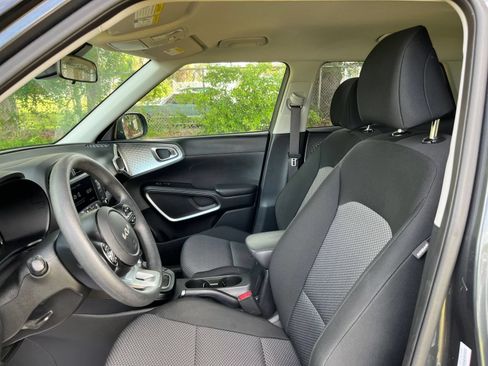 Used 2025 Kia Soul LX w/ LX Technology Package FWD image 20