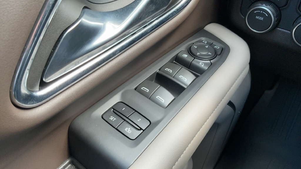 Used 2023 Chevrolet Tahoe Z71 w/ Luxury Package AWD/4WD image 14