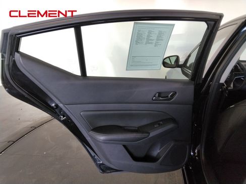 Used 2025 Nissan Altima 2.5 SV FWD image 29