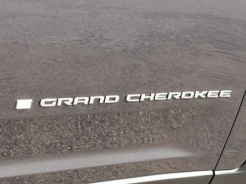 New 2025 Jeep Grand Cherokee L Limited image 17