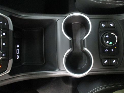 Used 2022 GMC Terrain SLT AWD/4WD image 25