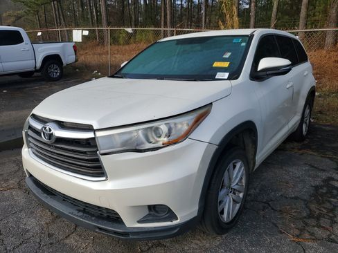 Used 2015 Toyota Highlander LE image 3