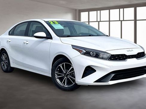 Used 2023 Kia Forte LXS image 3