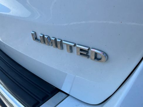 Used 2015 Jeep Grand Cherokee Limited w/ Trailer Tow Group IV AWD/4WD image 17