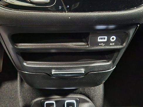 Used 2019 Chrysler Pacifica Touring Plus w/ S Appearance Package FWD image 38