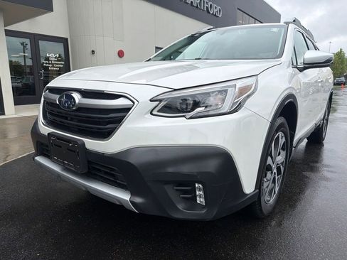 Used 2021 Subaru Outback Touring AWD/4WD image 3