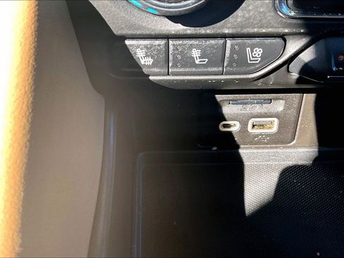 Used 2021 Chevrolet Tahoe Premier w/ Premium Package image 14