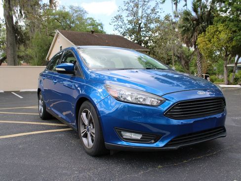Used 2018 Ford Focus SE FWD image 12