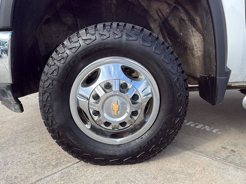 Used 2024 Chevrolet Silverado 3500 LT w/ Texas Edition AWD/4WD image 11