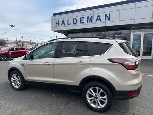 Used 2017 Ford Escape SE w/ Equipment Group 201A image 2
