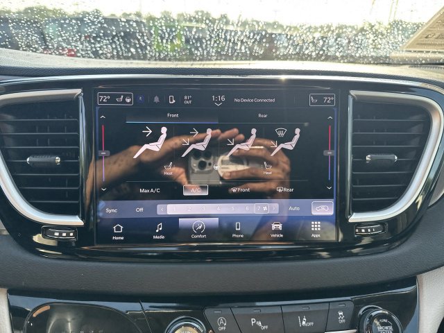 Used 2023 Chrysler Pacifica Touring-L FWD image 19