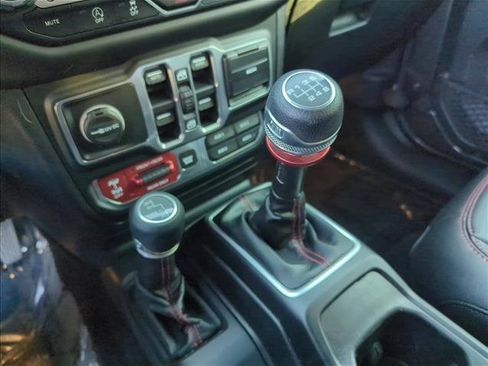 Used 2018 Jeep Wrangler Unlimited Rubicon image 14