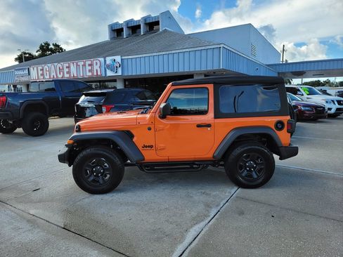 Used 2025 Jeep Wrangler Sport AWD/4WD image 2