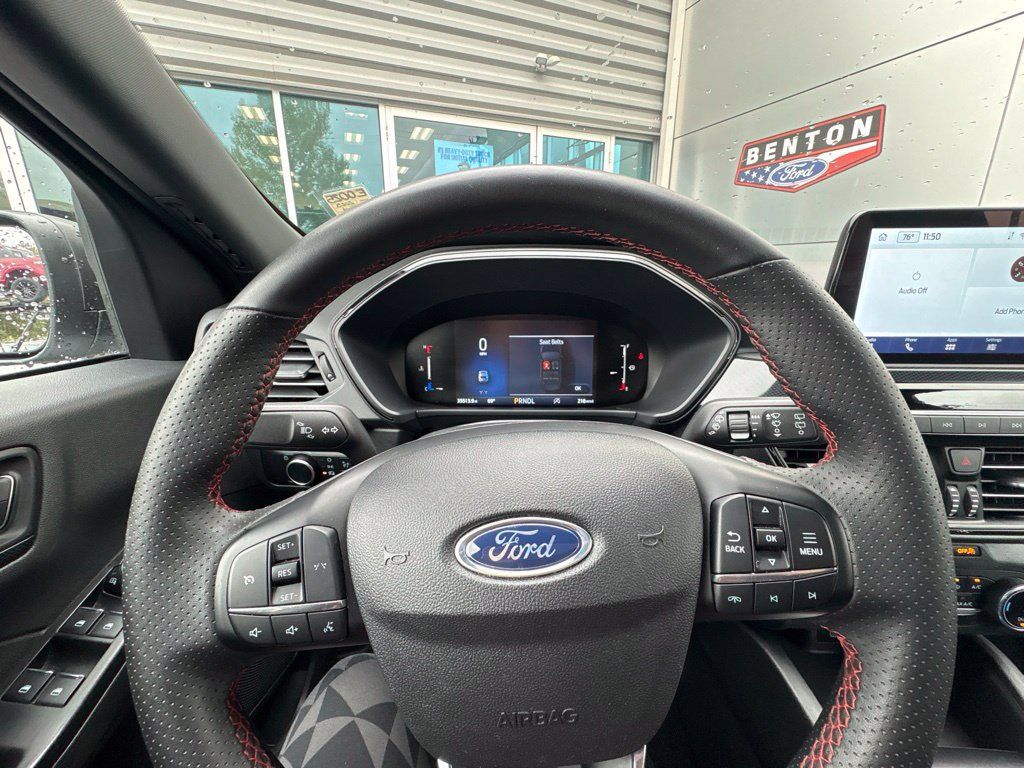 Used 2025 Ford Escape ST-Line FWD image 16