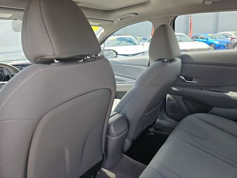 Used 2022 Hyundai Elantra SEL w/ Convenience + Premium Package FWD image 11