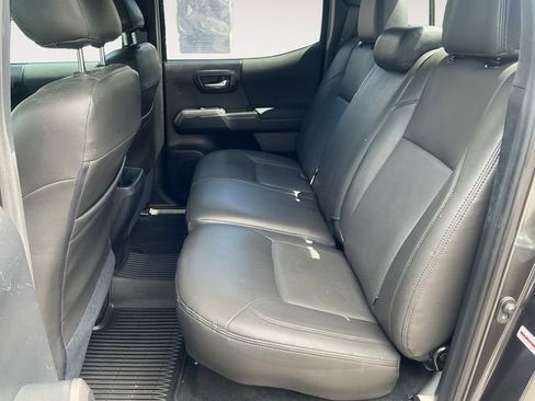 Used 2019 Toyota Tacoma TRD Sport AWD/4WD image 13