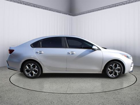 Used 2020 Kia Forte LXS FWD image 8