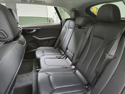 Used 2019 Audi Q8 Premium Plus w/ Premium Plus AWD/4WD image 25