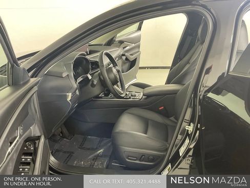 Used 2025 MAZDA CX-30 AWD 2.5 S w/ Preferred Package image 12