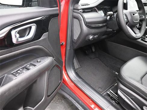 New 2026 Jeep Compass Latitude image 13