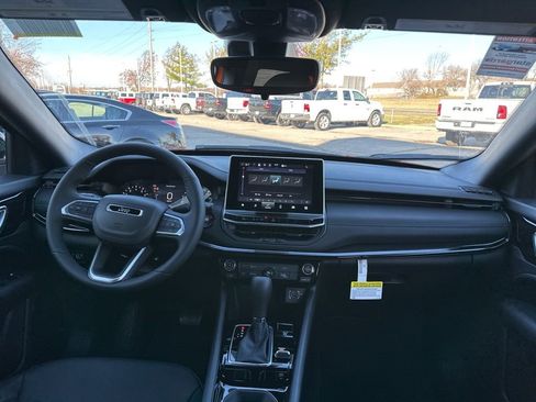 New 2026 Jeep Compass Latitude image 2