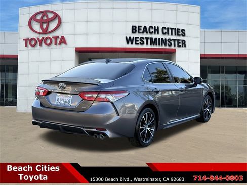 Used 2019 Toyota Camry SE image 12
