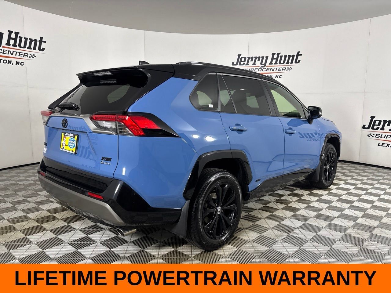 Used 2025 Toyota RAV4 XSE w/ Advanced Technology Package AWD/4WD image 6