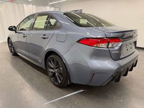 Used 2025 Toyota Corolla SE AWD/4WD image 4