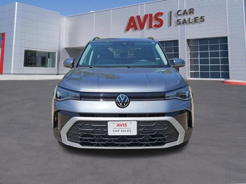 Used 2025 Volkswagen Taos SE AWD/4WD image 2