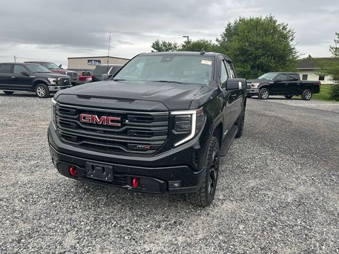 Used 2025 GMC Sierra 1500 AT4 w/ Technology Package AWD/4WD image 17