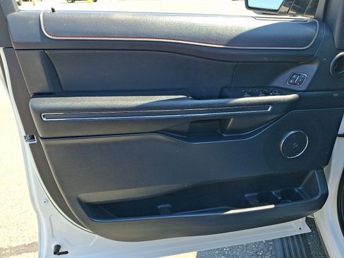 Used 2022 Ford Expedition Limited AWD/4WD image 12