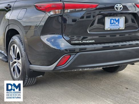 Used 2022 Toyota Highlander XLE FWD image 15