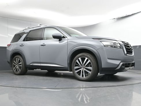Certified 2023 Nissan Pathfinder Platinum w/ Cargo Package image 29