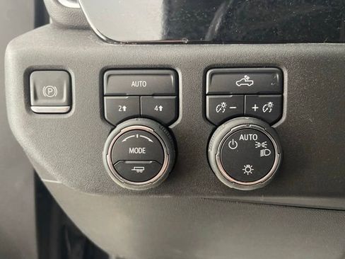 Used 2022 Chevrolet Silverado 1500 LT AWD/4WD image 36